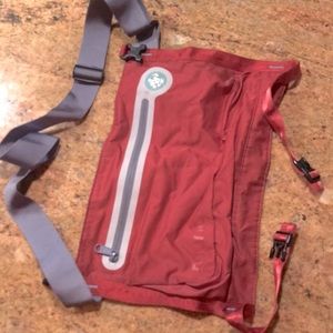 Manduka mat carrier w/ zip pocket